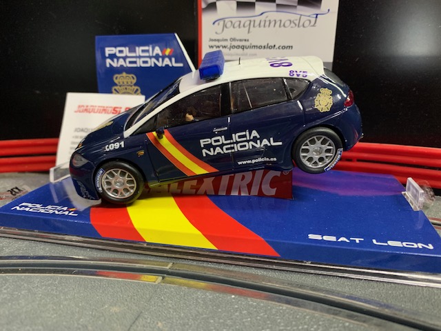 Scalextric Seat Leon Policia Nacional con Luces  edit .Limited
